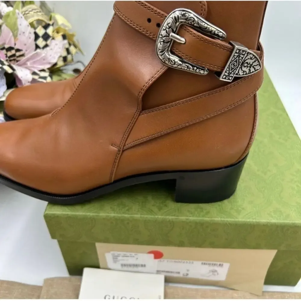 Men, Gucci, leather ankle boots size 9, made in Italy